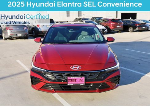 Certified 2025 Hyundai Elantra SEL image 3