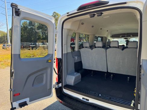 Used 2019 Ford Transit 350 XL image 12