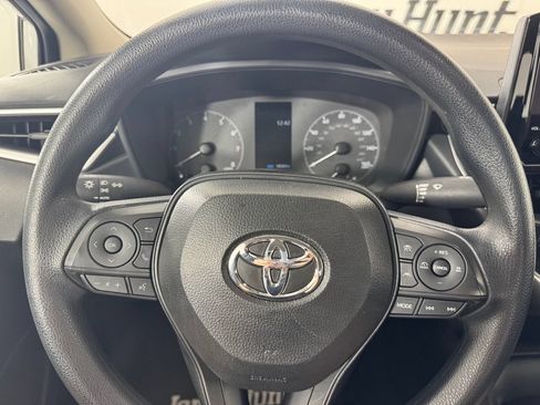 Used 2025 Toyota Corolla LE FWD image 9