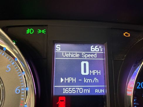 Used 2014 Chrysler Town & Country Touring FWD image 14