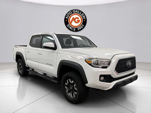 Used 2019 Toyota Tacoma TRD Off-Road w/ Technology Package RWD image 1