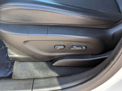 Used 2018 Chevrolet Trax LT w/ LT Convenience Package FWD image 22
