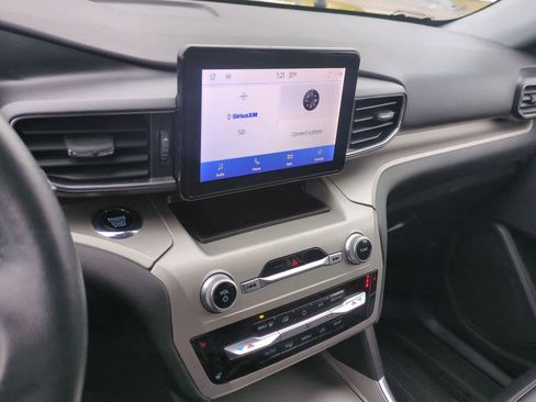 Used 2022 Ford Explorer XLT w/ Equipment Group 202A image 29