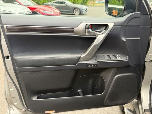 Used 2022 Lexus GX 460 Premium w/ Accessory Package AWD/4WD image 20