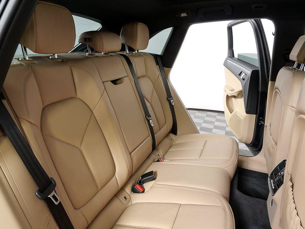 Certified 2026 Porsche Macan AWD/4WD image 21