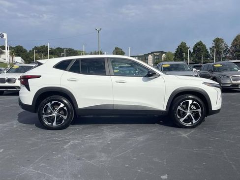 Used 2025 Chevrolet Trax RS w/ Driver Confidence Package FWD image 8
