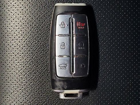 Used 2022 Genesis G70 2.0T RWD image 32