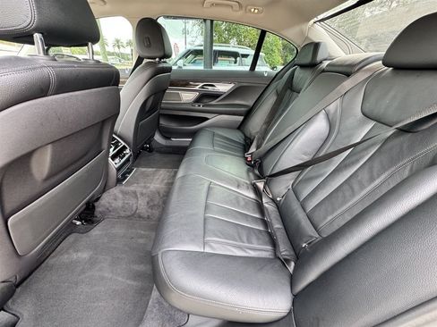 Used 2018 BMW 740i RWD image 10