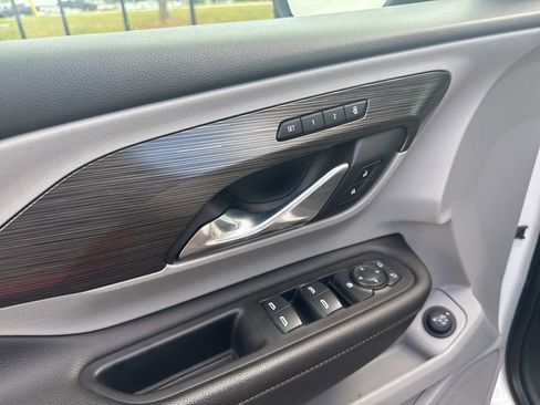 Used 2020 GMC Terrain SLT w/ Preferred Package image 25