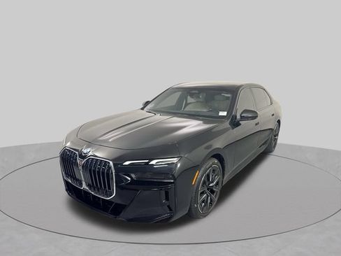 Used 2024 BMW 760i xDrive w/ Premium Package AWD/4WD image 24