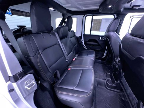 Used 2024 Jeep Wrangler Unlimited Sahara w/ Technology Group AWD/4WD image 40