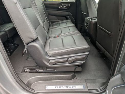 Used 2023 Chevrolet Suburban LT image 31