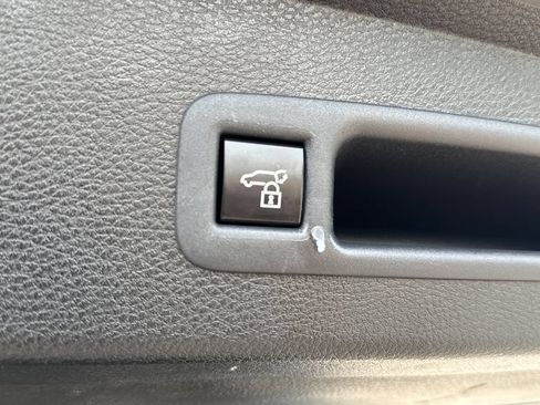 Used 2025 Toyota Sienna XLE w/ XLE Plus Package AWD/4WD image 8