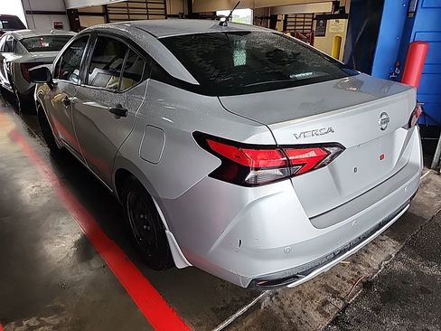 Used 2020 Nissan Versa S image 2