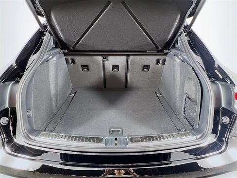 New 2026 Porsche Macan image 28