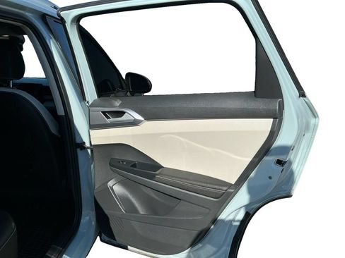 Used 2025 Volkswagen Taos SE FWD image 19