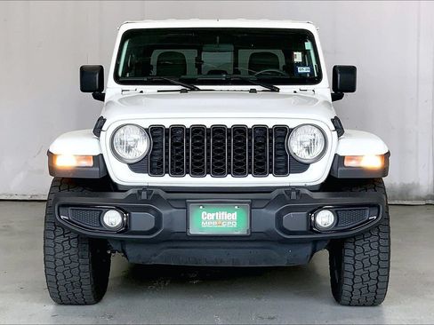 Used 2024 Jeep Gladiator Sport AWD/4WD image 3