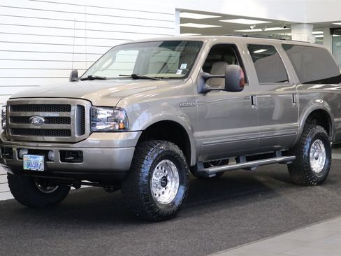 Used 2005 Ford Excursion Limited image 1