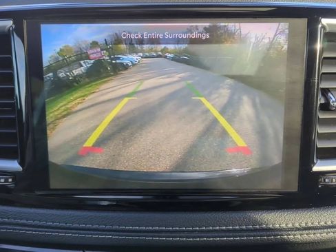Used 2023 Chrysler Pacifica Limited FWD image 18