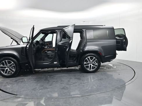 Used 2023 Land Rover Defender 130 X-Dynamic SE image 55