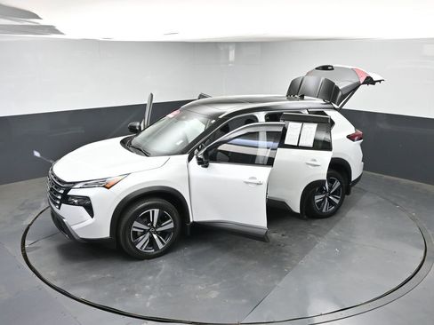 Used 2024 Nissan Rogue SL w/ SL Premium Package image 45