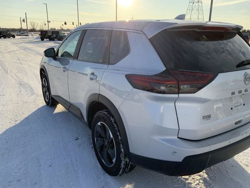 Used 2024 Nissan Rogue SV image 14