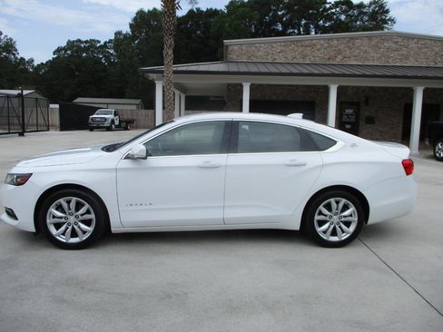 Used 2019 Chevrolet Impala LT FWD image 2