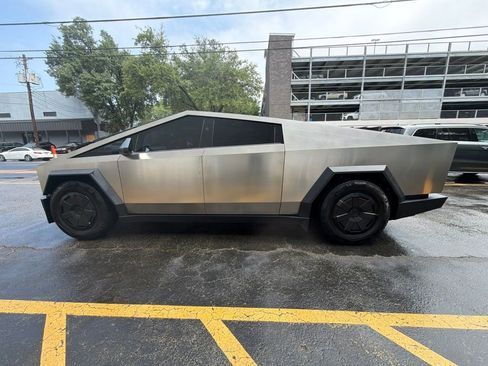Used 2025 Tesla Cybertruck AWD Crew Cab image 4
