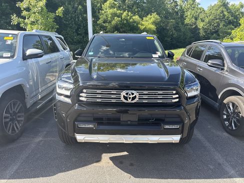 Used 2025 Toyota 4Runner Limited AWD/4WD image 2
