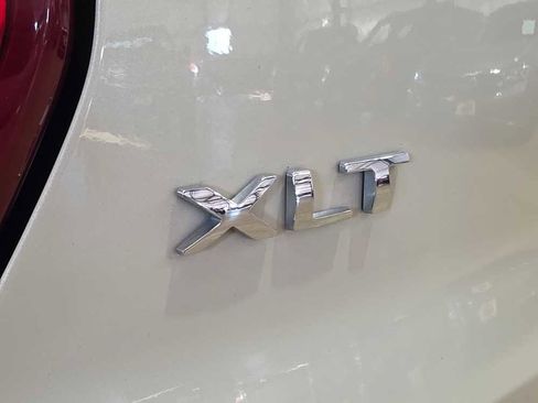 Used 2018 Ford Explorer XLT w/ Equipment Group 202A image 7