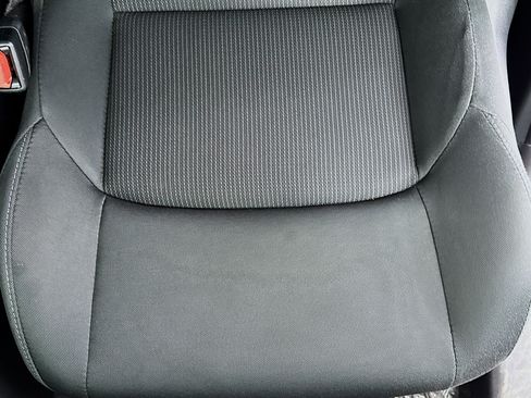 Used 2024 Toyota Venza LE AWD/4WD image 18