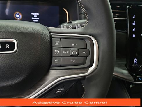 Used 2023 Jeep Wagoneer L Series II image 37