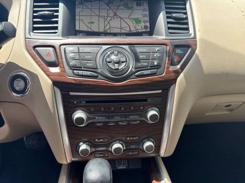 Used 2020 Nissan Pathfinder Platinum AWD/4WD image 17