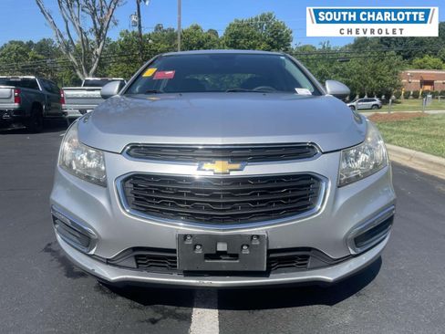Used 2016 Chevrolet Cruze LT FWD image 2