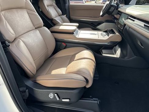New 2026 Lincoln Navigator L Black Label AWD/4WD image 9