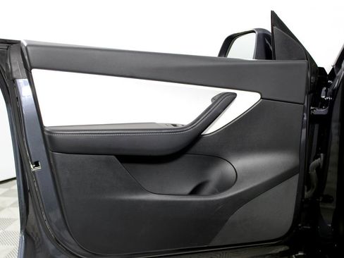 Used 2022 Tesla Model Y Long Range image 7