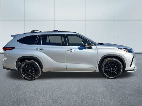 Used 2023 Toyota Highlander L image 2