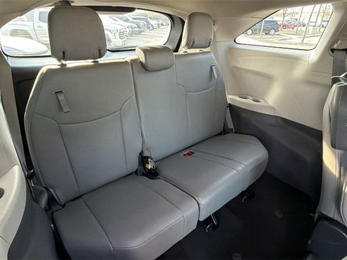 Used 2024 Toyota Sienna XLE image 43