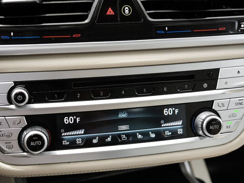 Used 2020 BMW 740i w/ Premium Package RWD image 29
