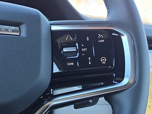 New 2025 Land Rover Discovery Sport Dynamic SE image 18