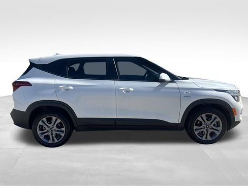 Used 2023 Kia Seltos LX AWD/4WD image 9