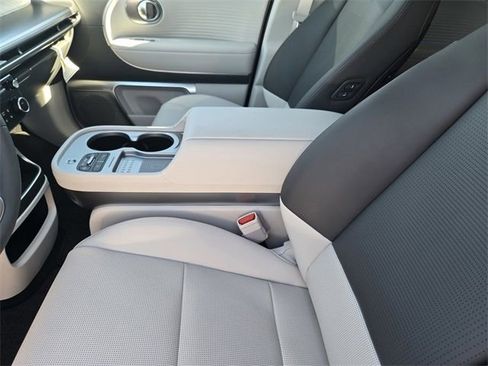 New 2026 Hyundai Ioniq 9 Limited AWD/4WD image 17