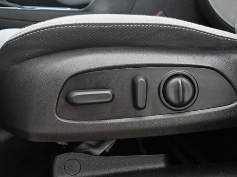 Used 2020 Chevrolet Equinox LS w/ LS Convenience Package FWD image 14
