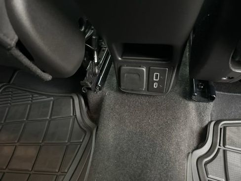 Used 2021 Buick Encore GX Essence w/ Experience Buick Package image 42