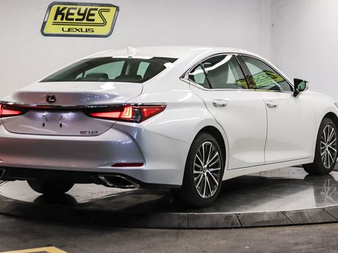 Used 2025 Lexus ES 350 w/ Premium Package FWD image 4