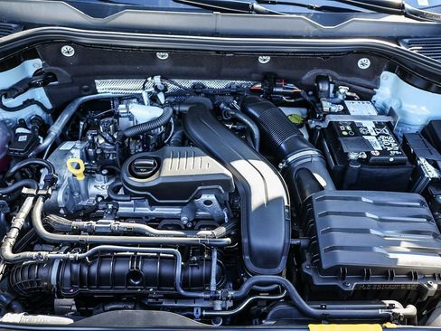 New 2026 Volkswagen Taos SE image 19