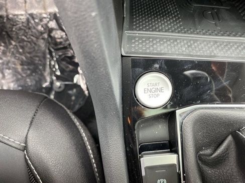 New 2024 Volkswagen Taos SE image 44