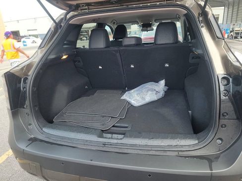 Used 2026 Nissan Kicks SR FWD image 8