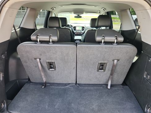 Used 2023 GMC Acadia SLT image 51