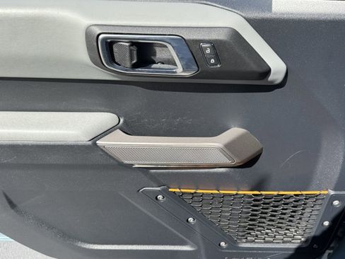 Used 2022 Ford Bronco Badlands image 19